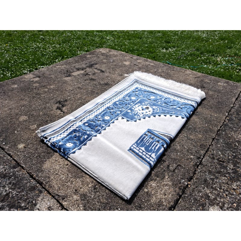 Tapis KAABA - Fond BLANC Motif BLEU ARDOISE Sana Tapis de prière > Velours 3701633101306 Librairie Musulmane Al-imen